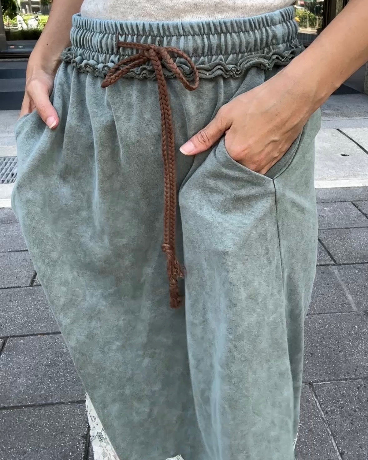 Btliz2608抽繩鬆緊下擺蕾絲棉裙-7