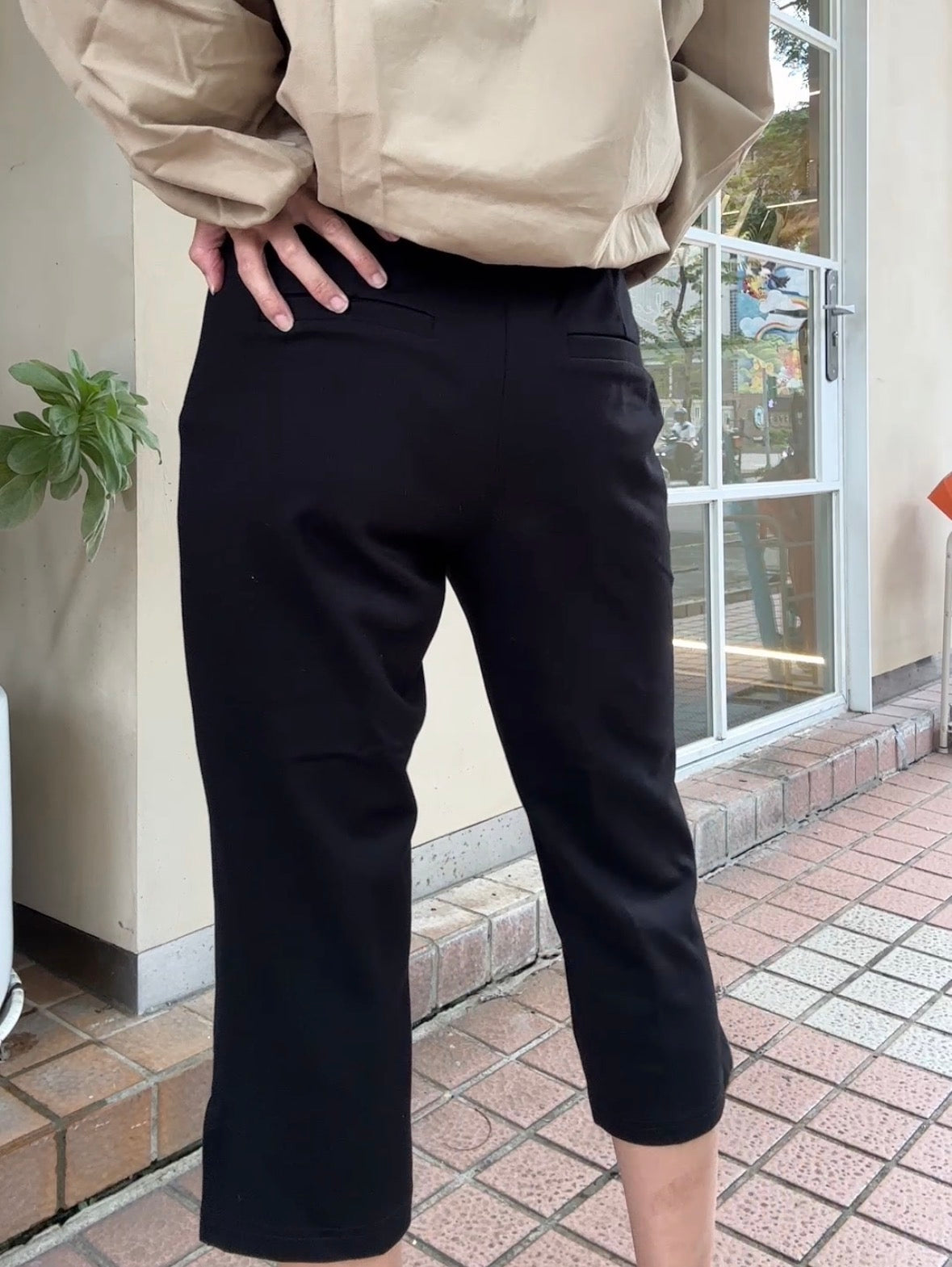 Btliz1608修身七分喇叭褲（黑）