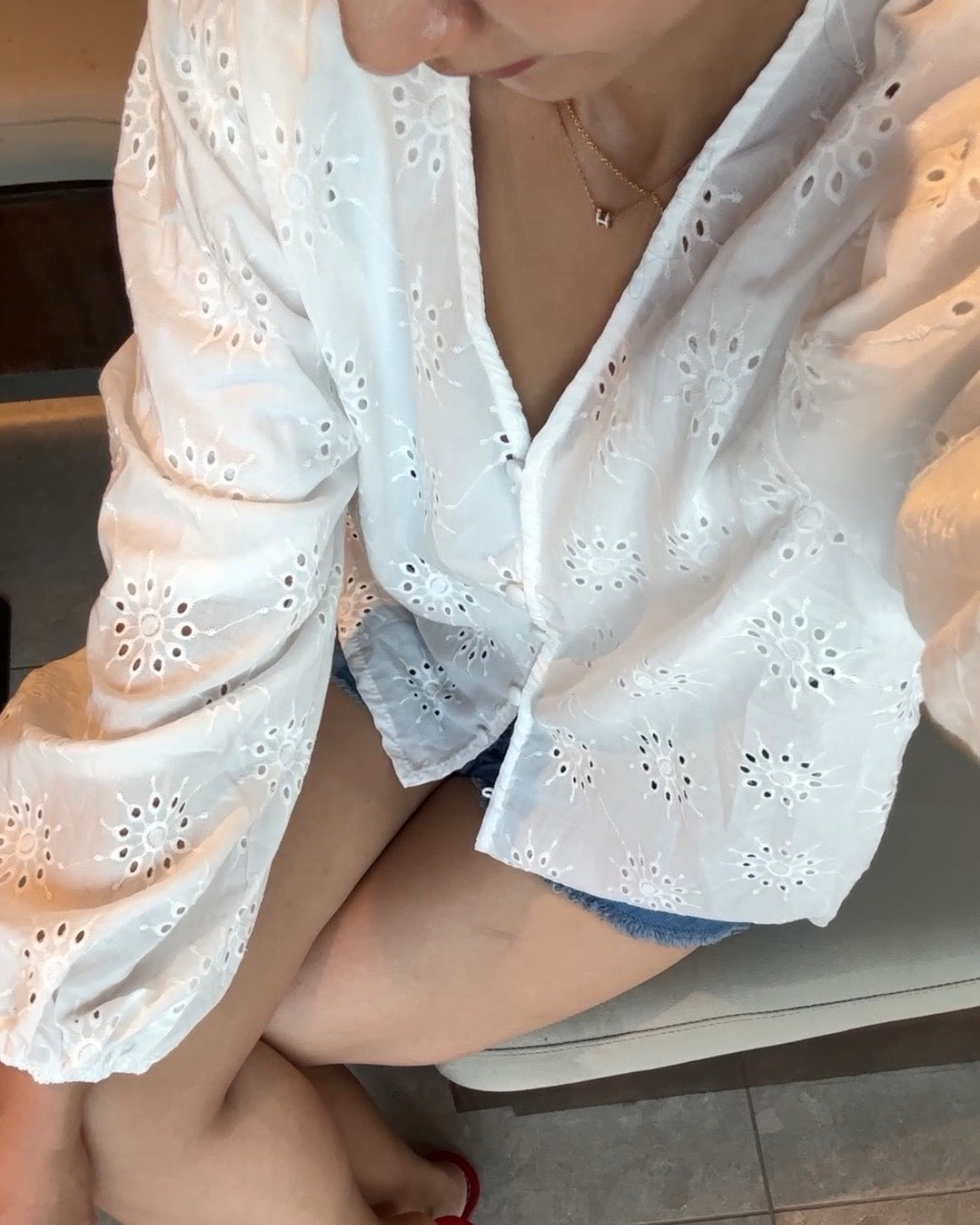 Tpliz2607V領洞洞花朵刺繡襯衫（白）-5