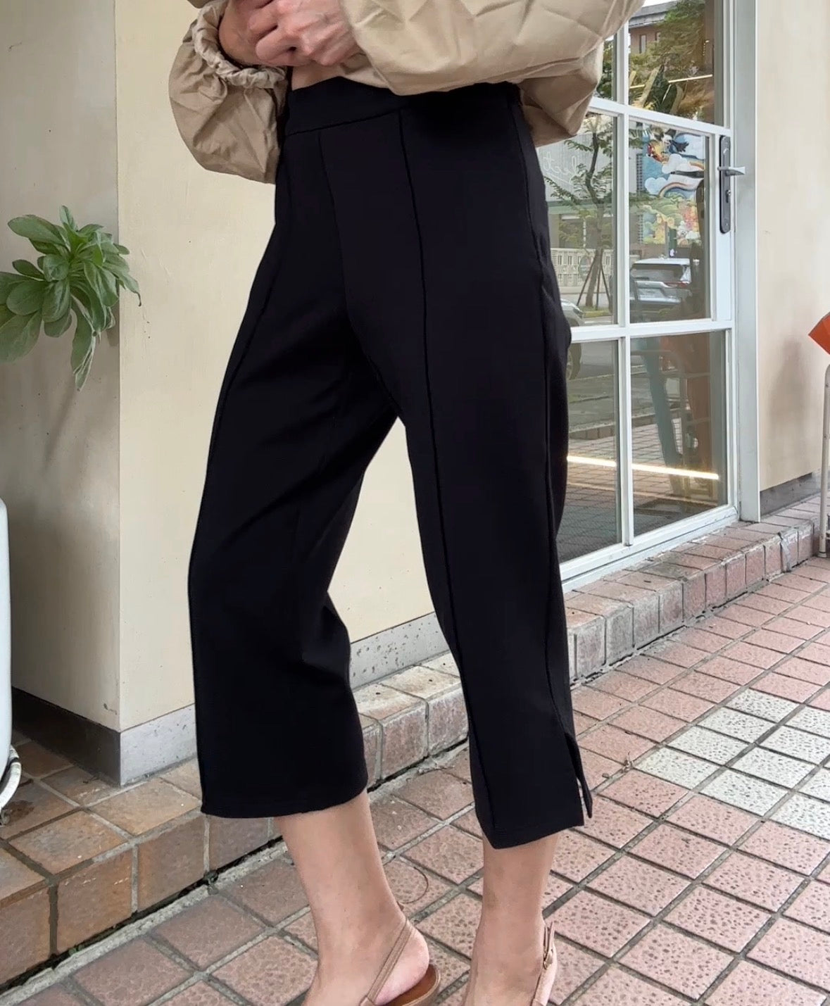 Btliz1608修身七分喇叭褲（黑）