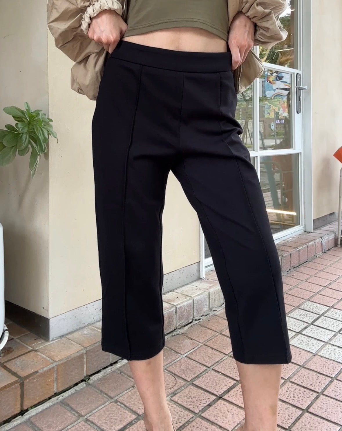 Btliz1608修身七分喇叭褲（黑）