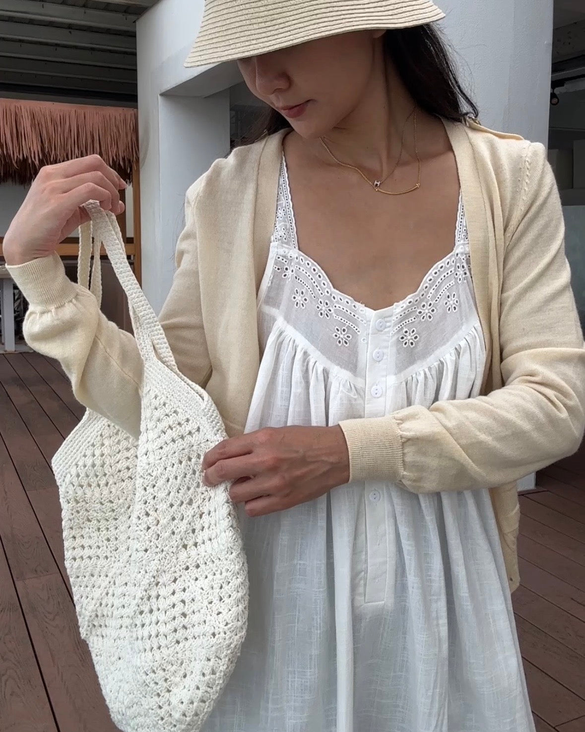 Opliz2607刺繡洞洞花小扣子洋裝（白）