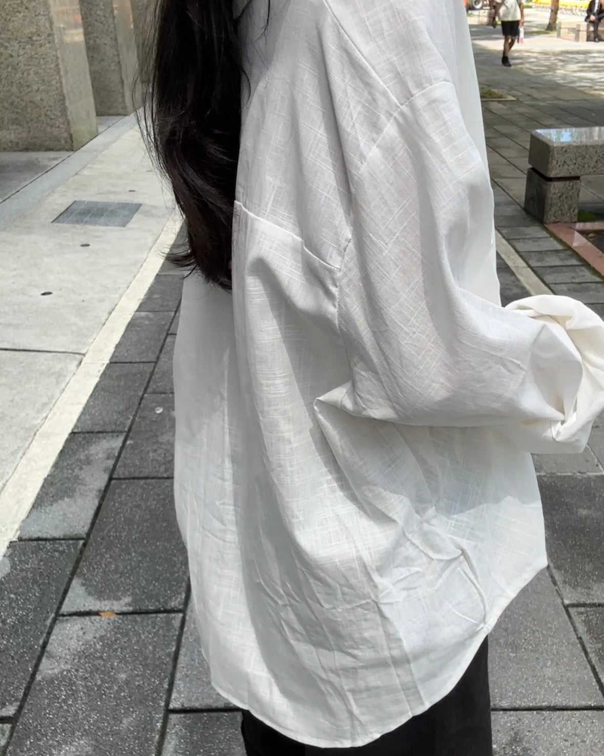 Tpliz2608前短後長下擺收口長袖襯衫（白）