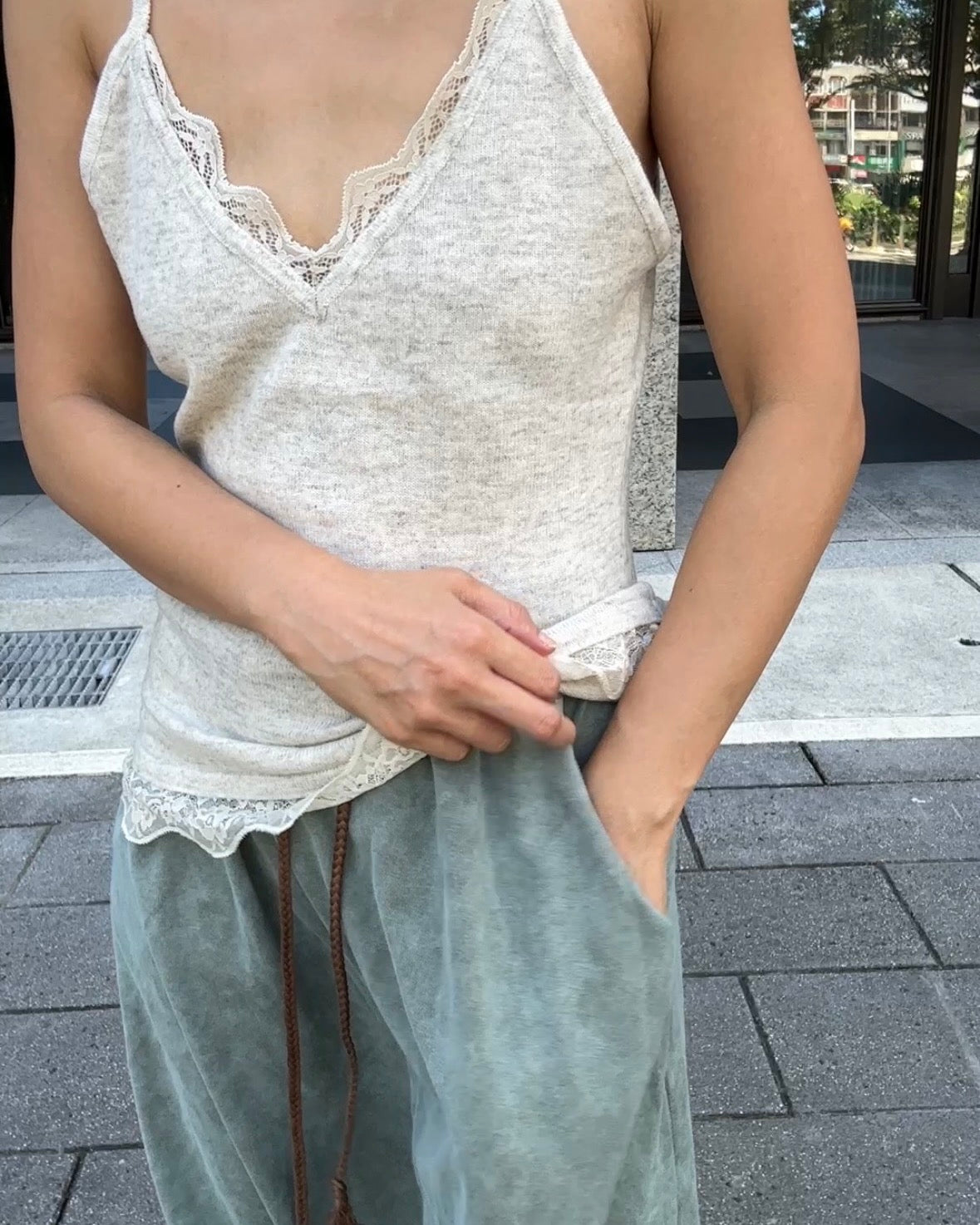 Tpliz2608羊毛混棉蕾絲拼接小背心（杏白）-5